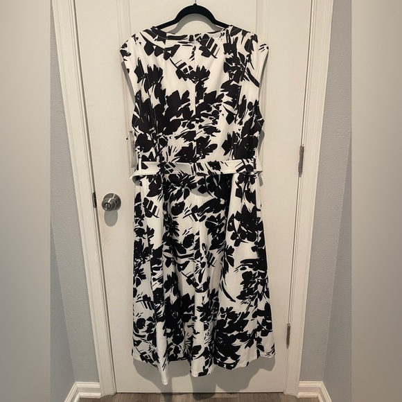 Calvin Klein Black and White Floral Dress - Picture 6 of 6